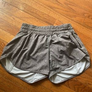 Lulu lemon Tracker 4” shorts
